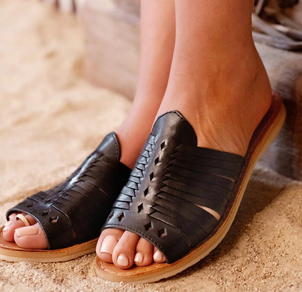 Bearpaw Huaraches 'Rosa' Women's 7 Black Leather Slip On Slide Sandal